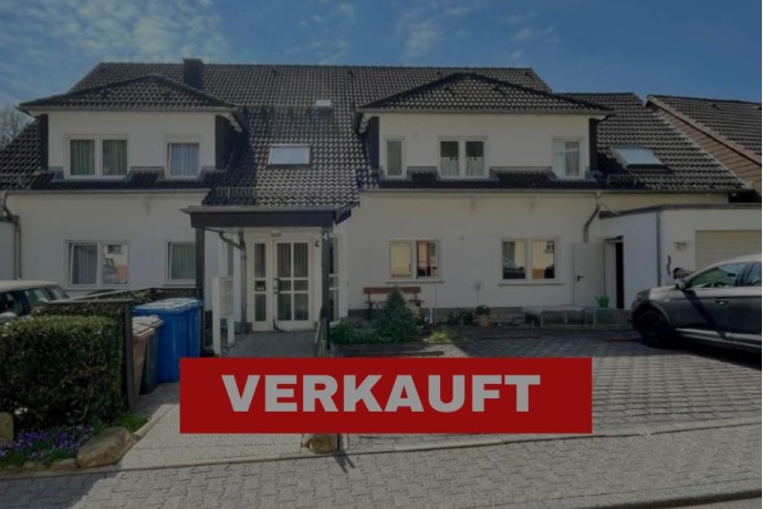 Helle und geräumige 4-5 Zimmer Maisonette- Wohnung inkl. Dachstudio und 2 Stellplätze!